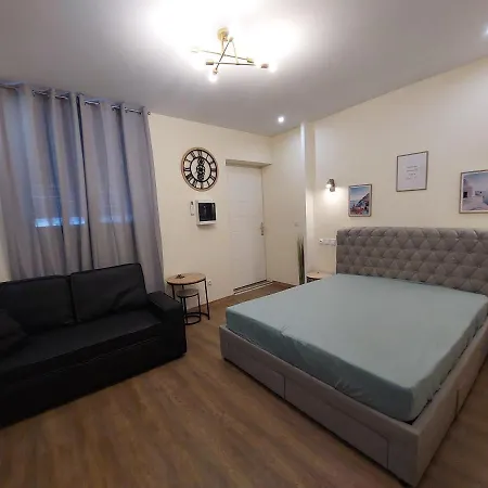 25m2 Rez De Chaussee, Ground Floor Lägenhet *